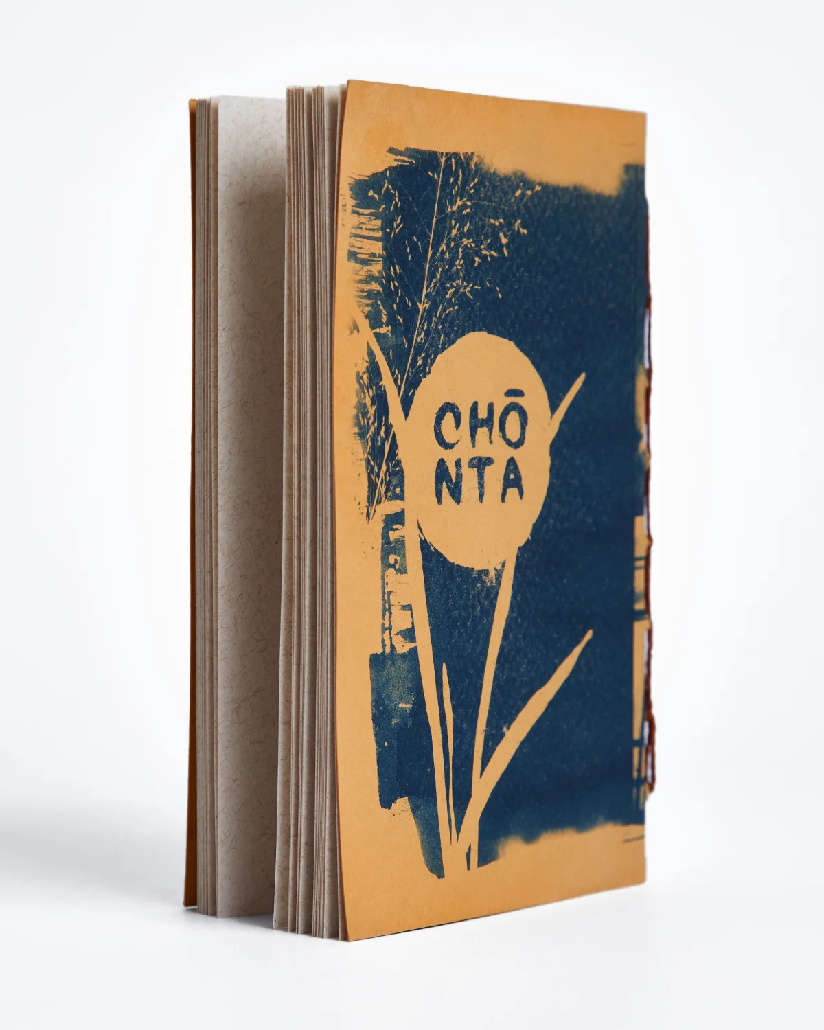 Proceso de encuadernación artesanal de libretas cianotipia, Chonta Colaboratorio de Artes